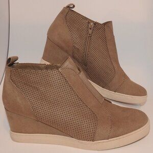 A New Day Faux Suede Fashion Sneakers with 3" Heel Sz 10